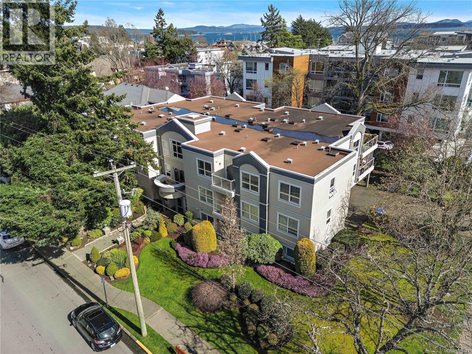 305 9861 Fifth Street, Sidney