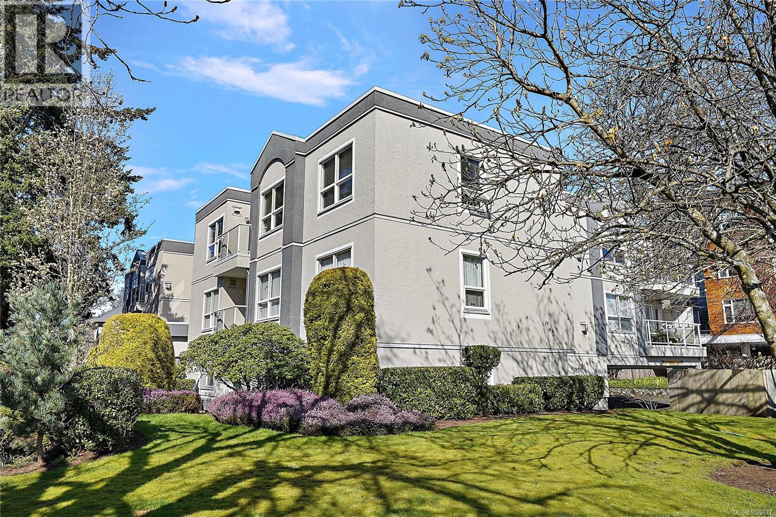 305 9861 Fifth Street, Sidney