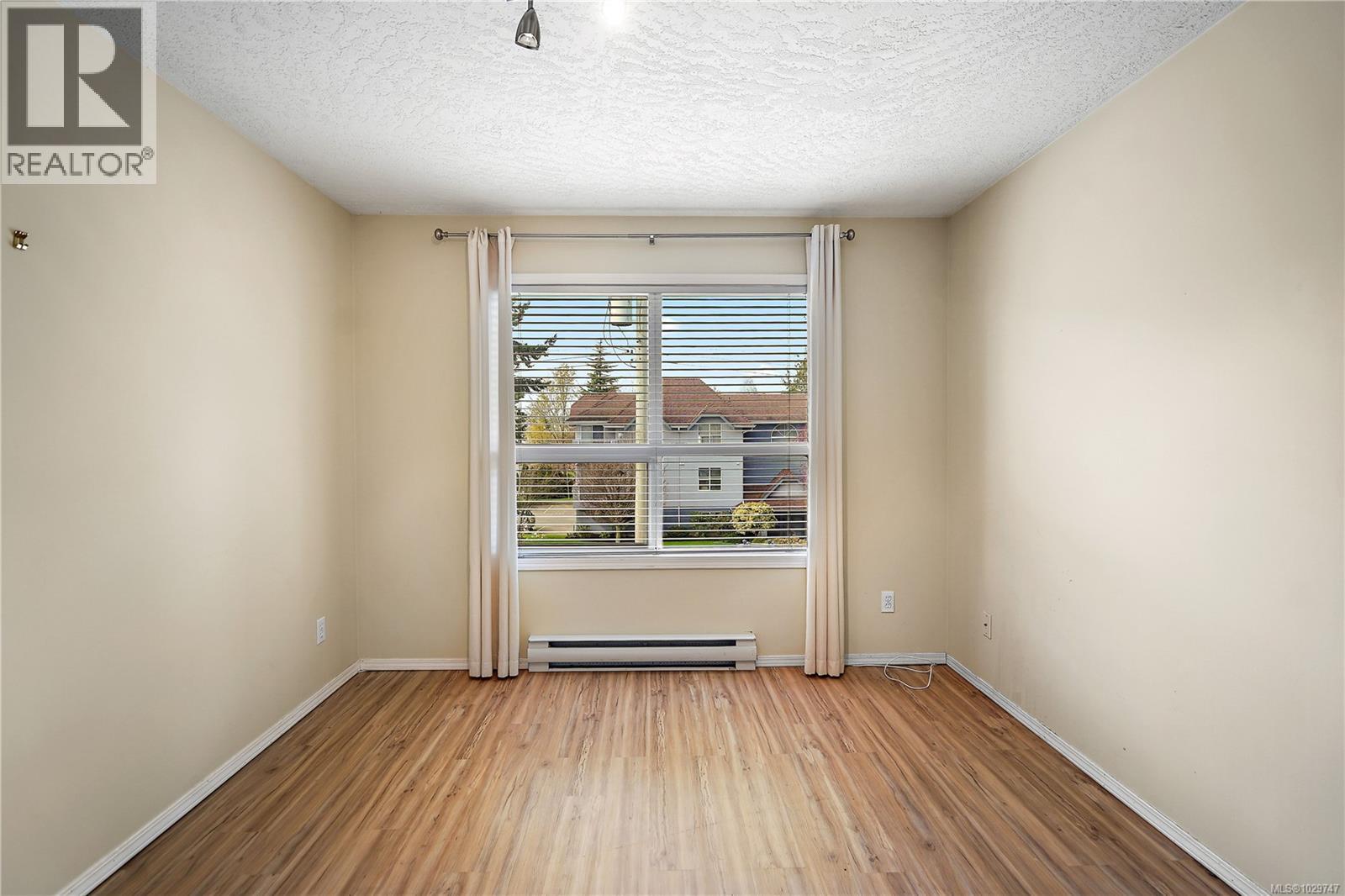 305 9861 Fifth Street, Sidney