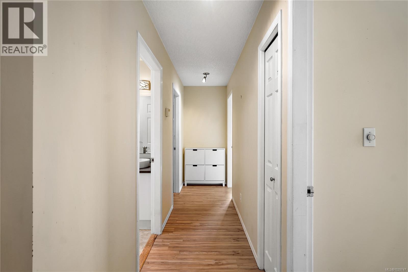 305 9861 Fifth Street, Sidney