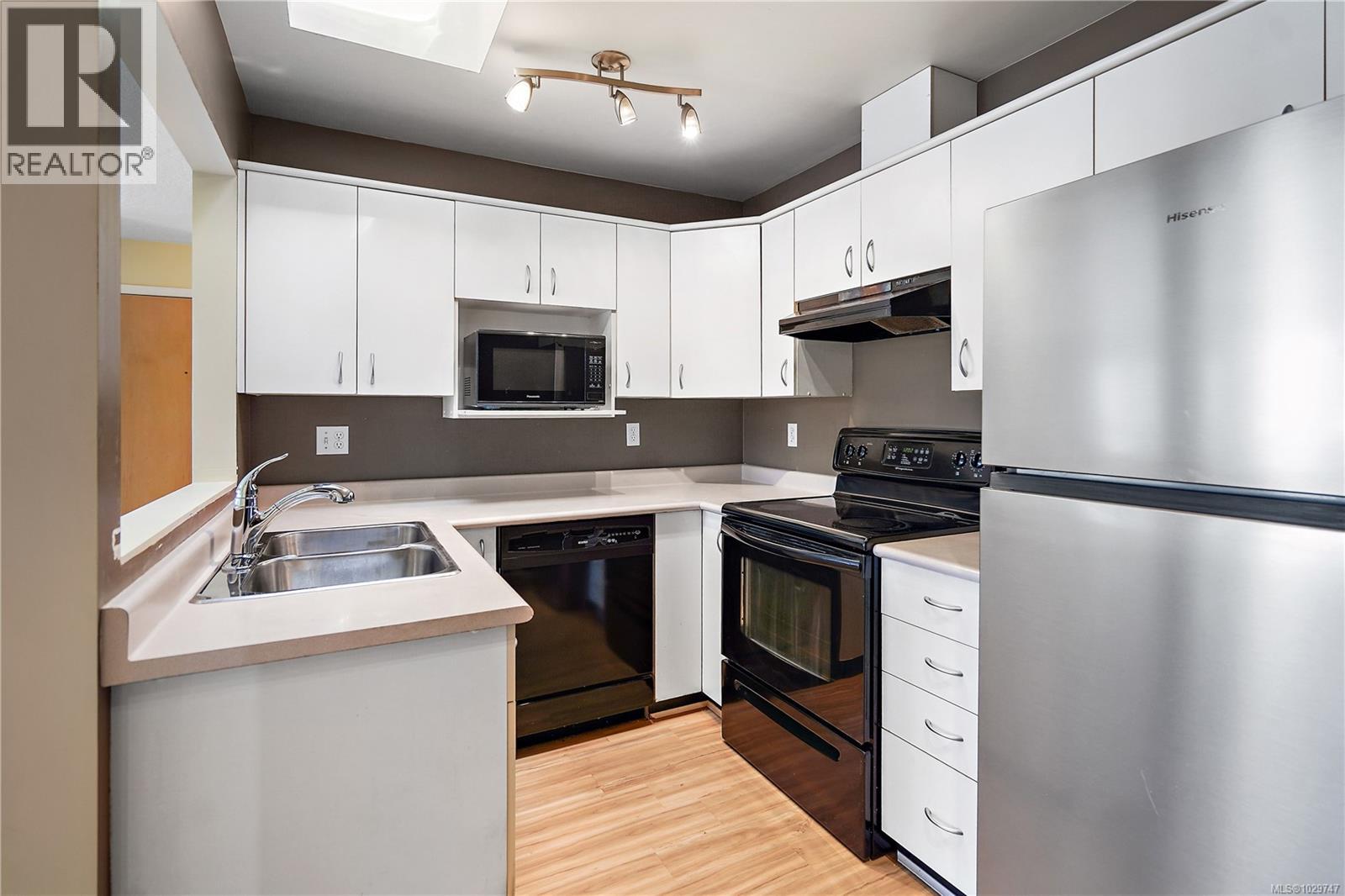 305 9861 Fifth Street, Sidney