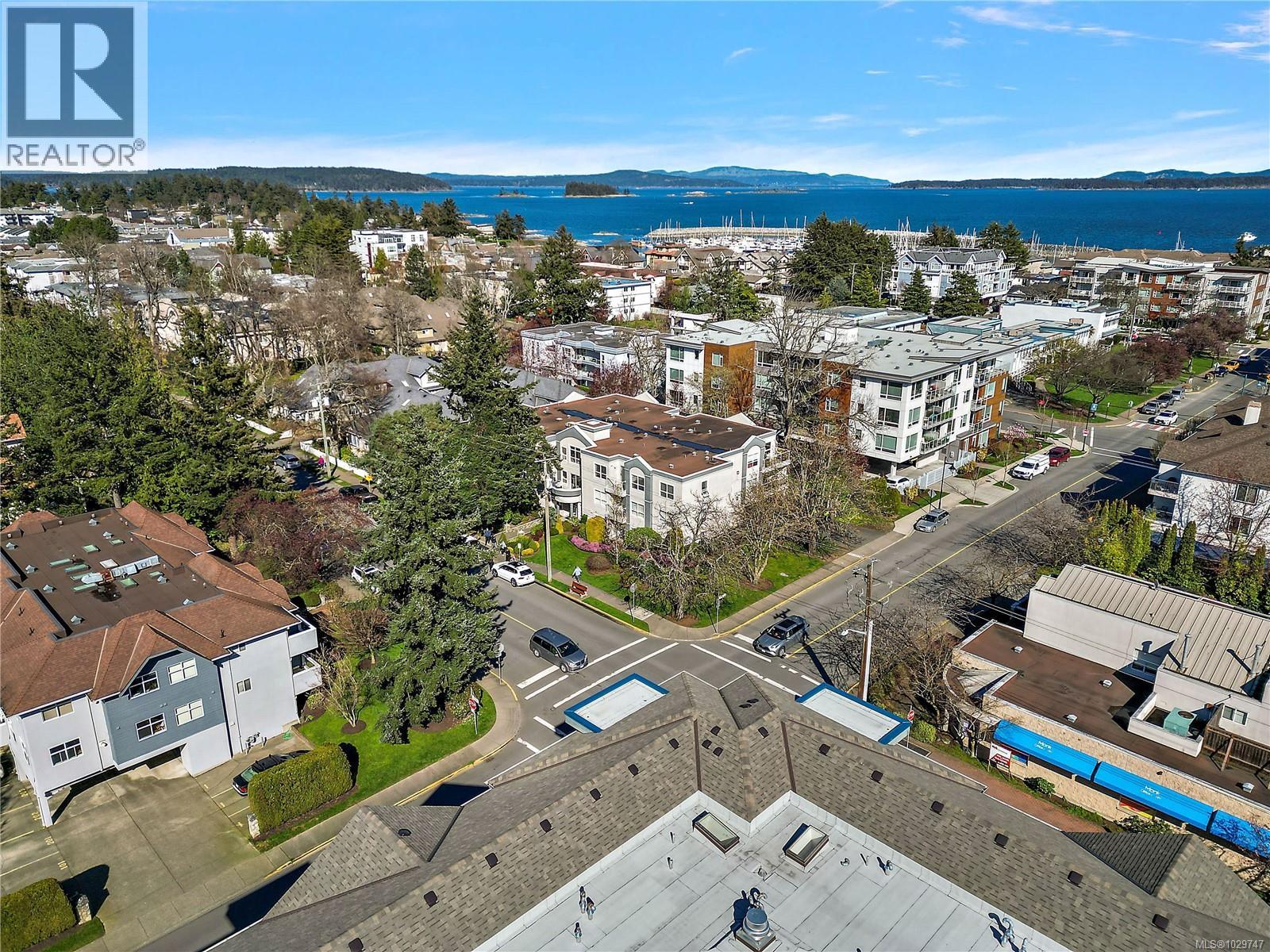 305 9861 Fifth Street, Sidney