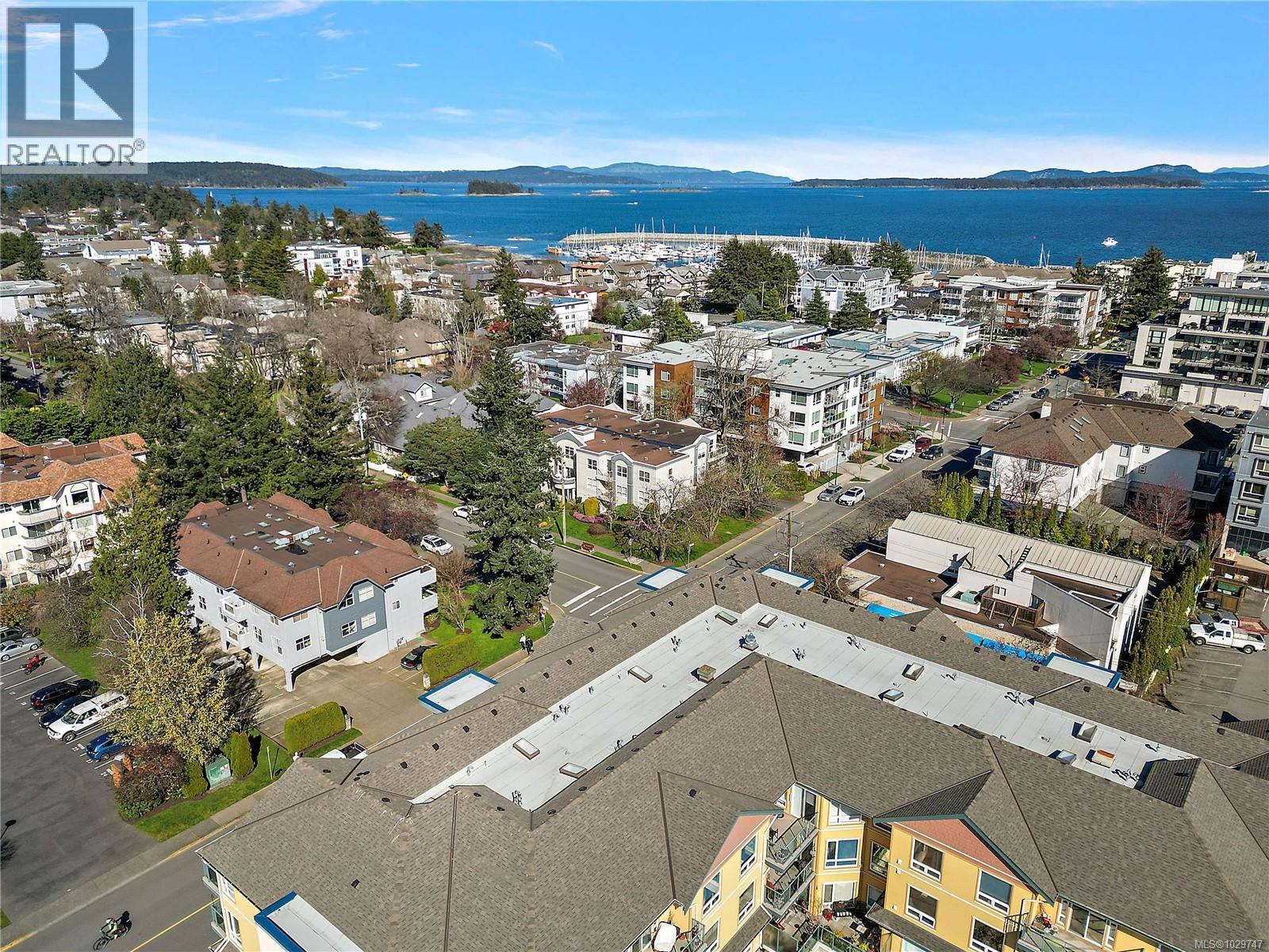 305 9861 Fifth Street, Sidney