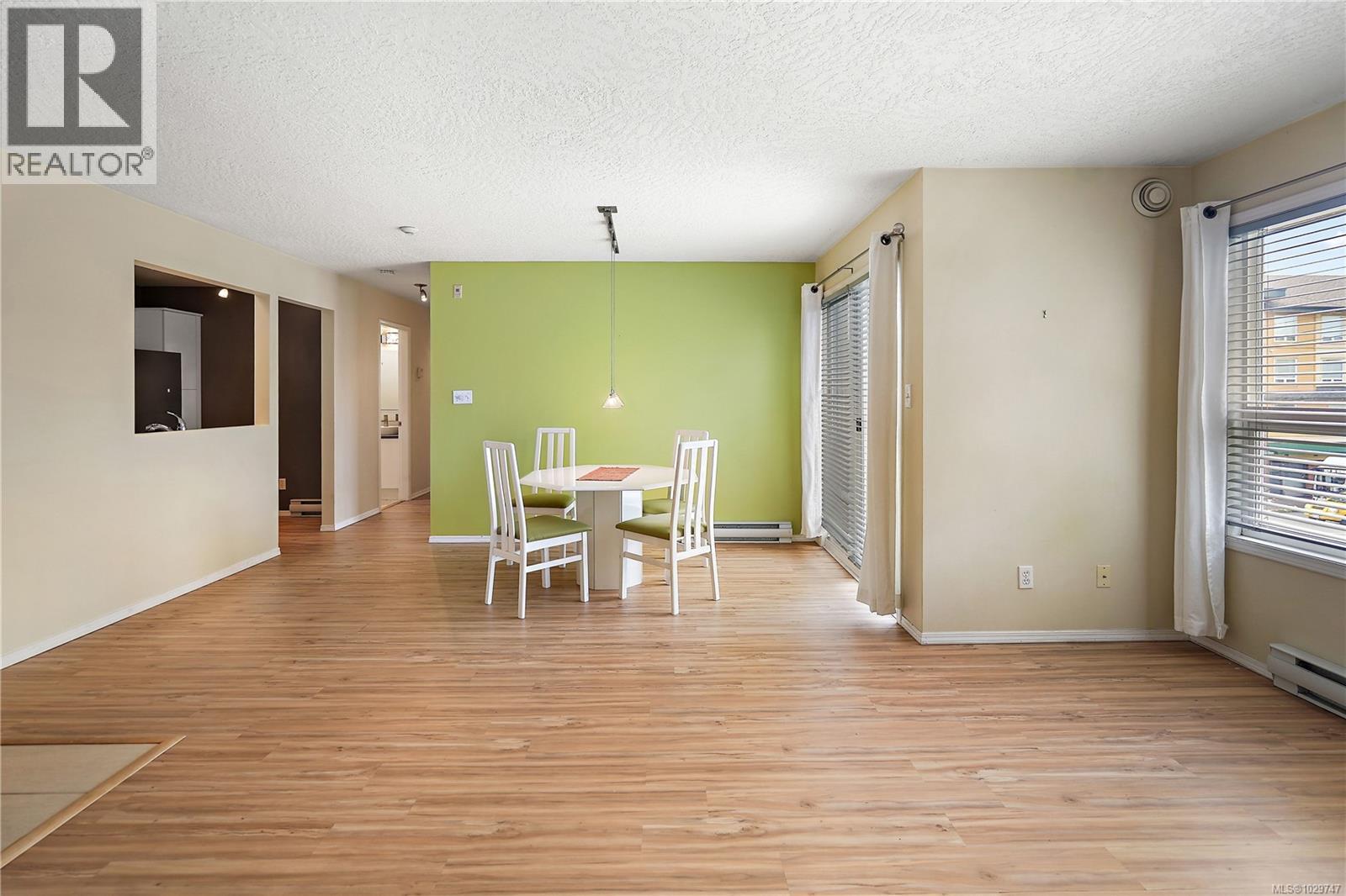 305 9861 Fifth Street, Sidney