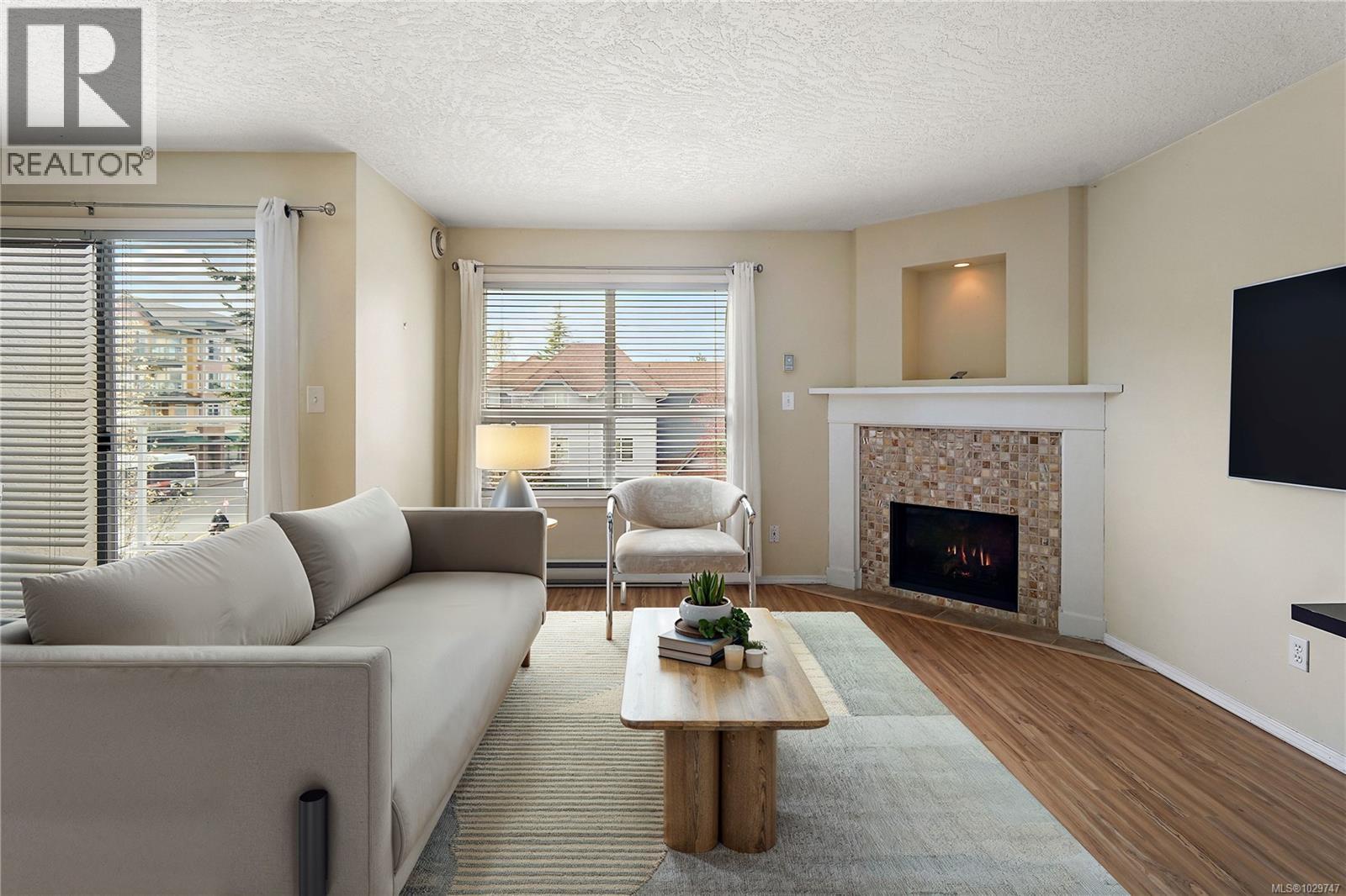 305 9861 Fifth Street, Sidney