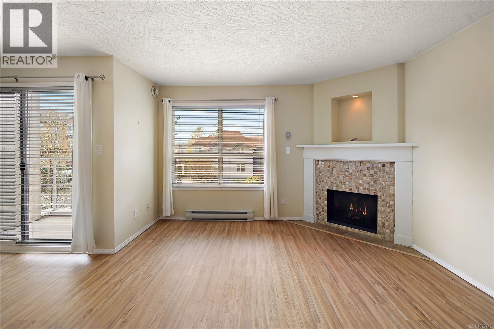 305 9861 Fifth Street, Sidney