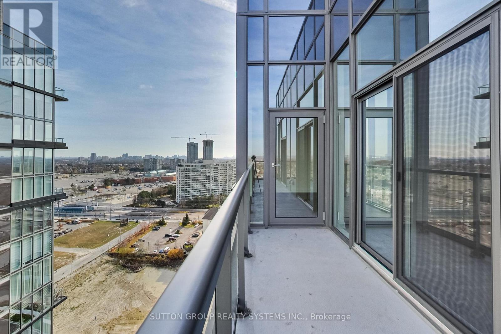 #1704 10 GATINEAU DRIVE - 27