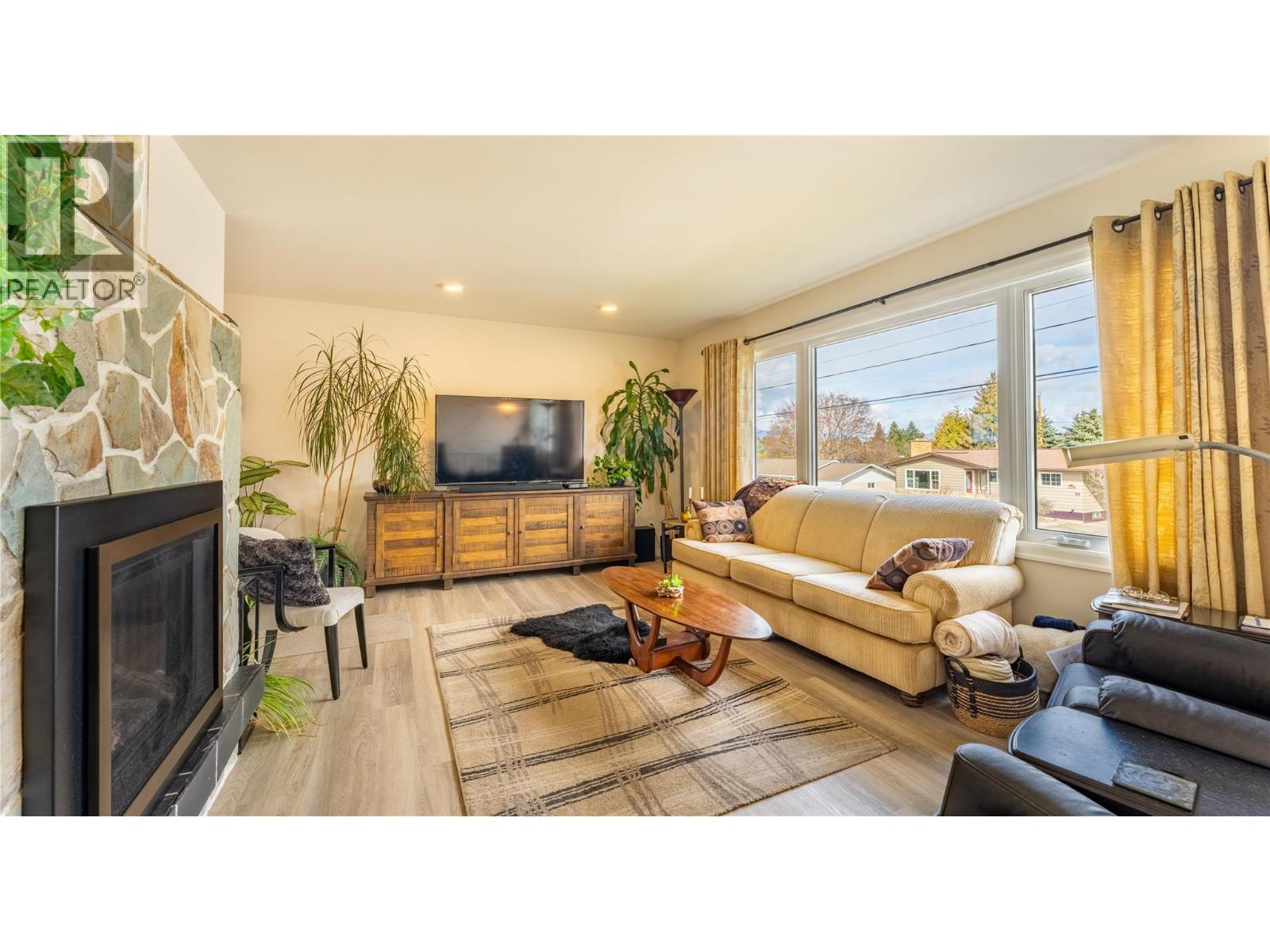 2323 BIRCH STREET - 21