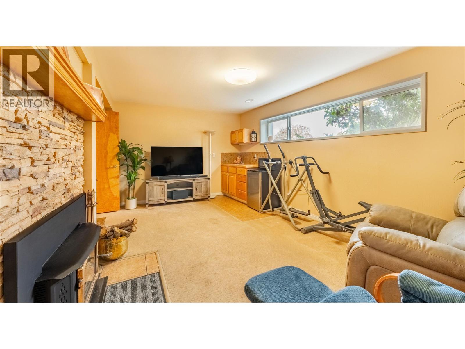 2323 BIRCH STREET - 36