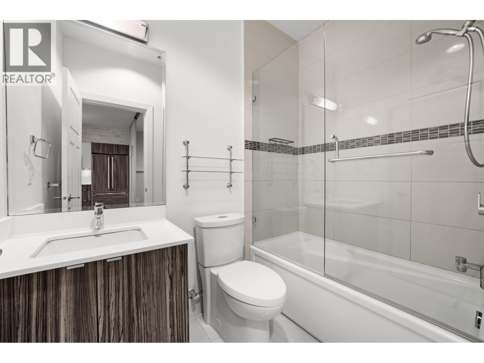 208 2250 COMMERCIAL DRIVE