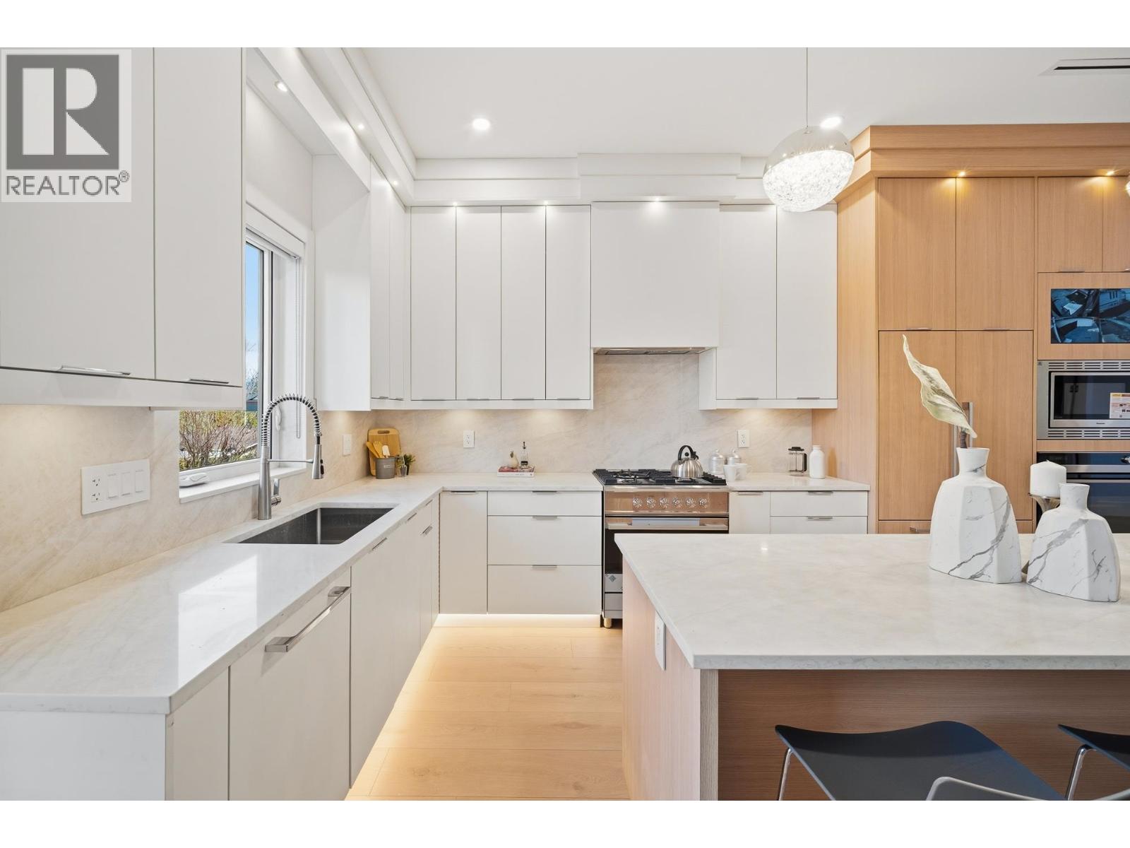 1 6139 ASHWORTH AVENUE, Burnaby