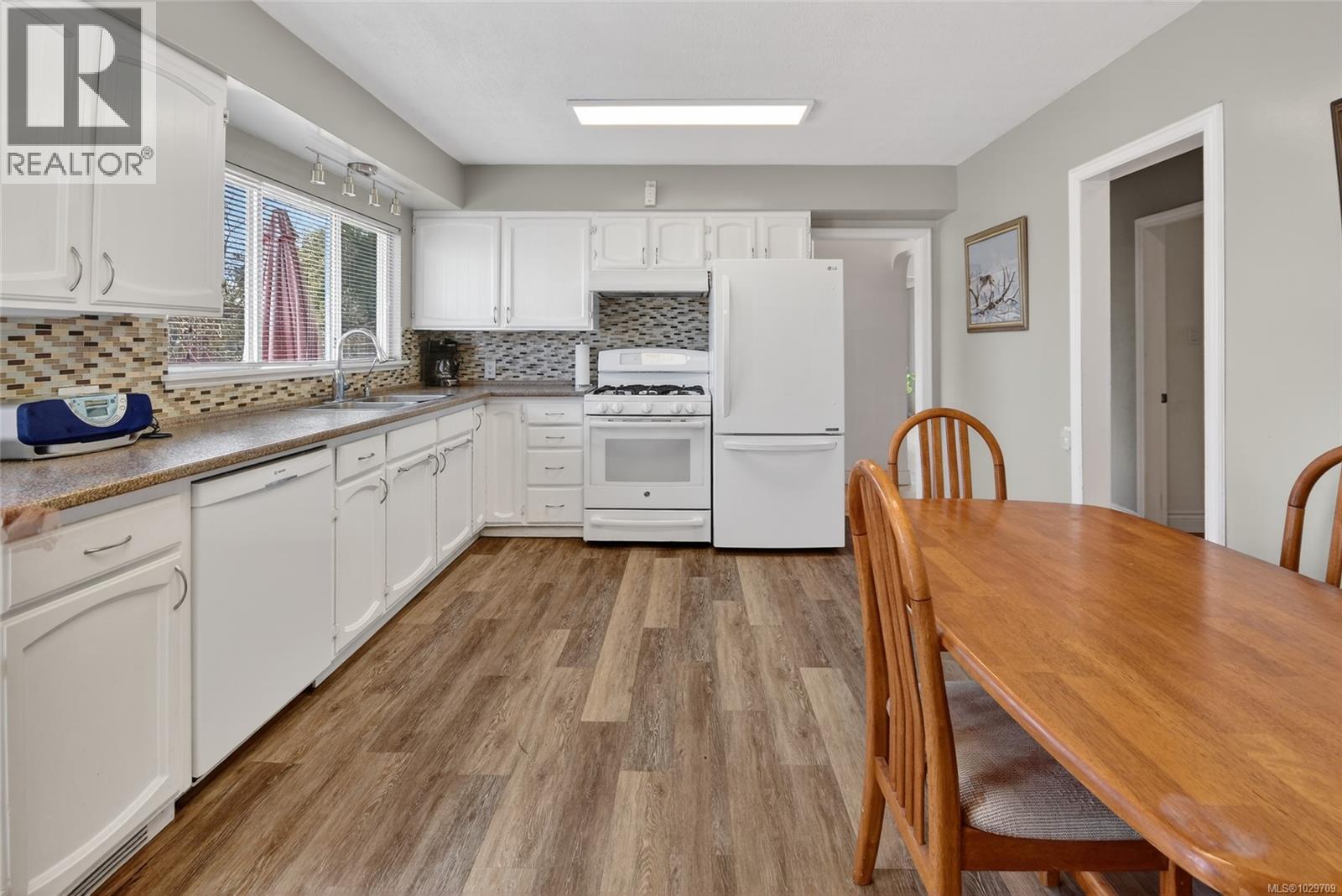 750 NORTHUMBERLAND AVE - 11