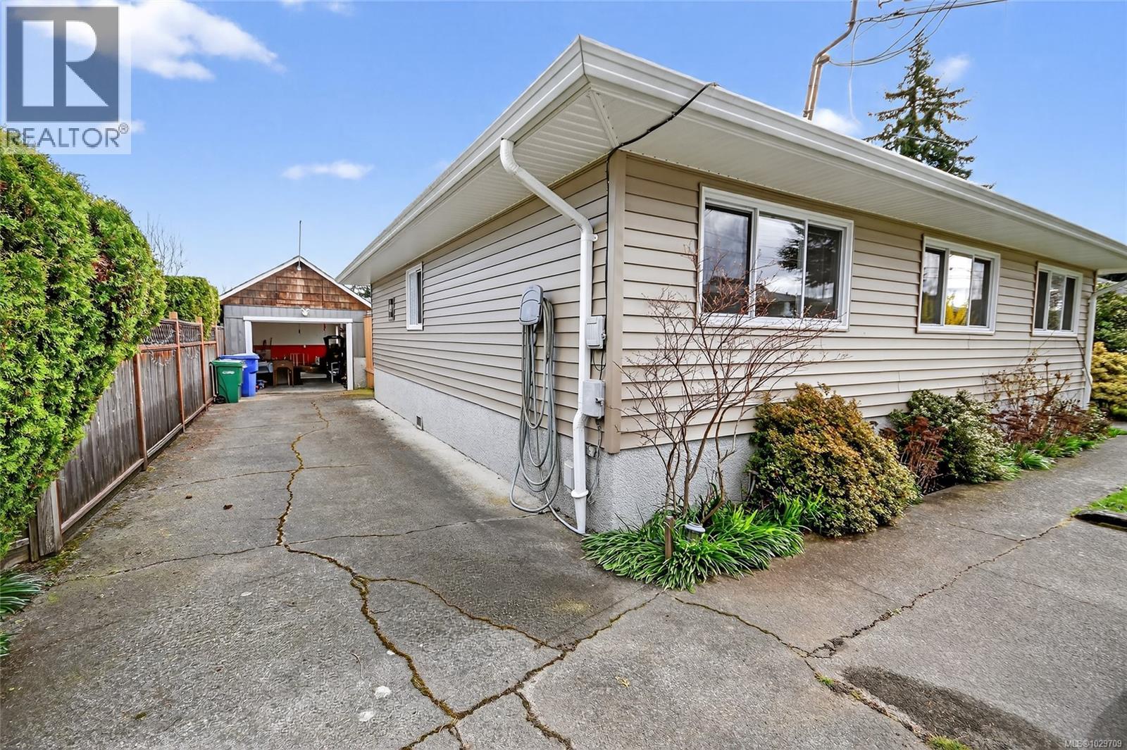 750 NORTHUMBERLAND AVE - 33