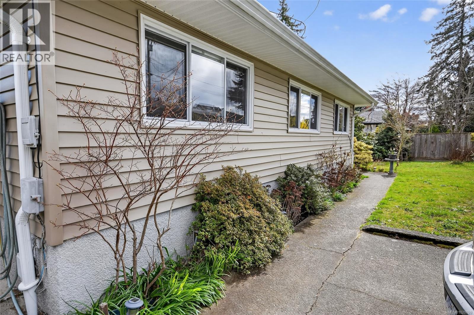 750 NORTHUMBERLAND AVE - 34