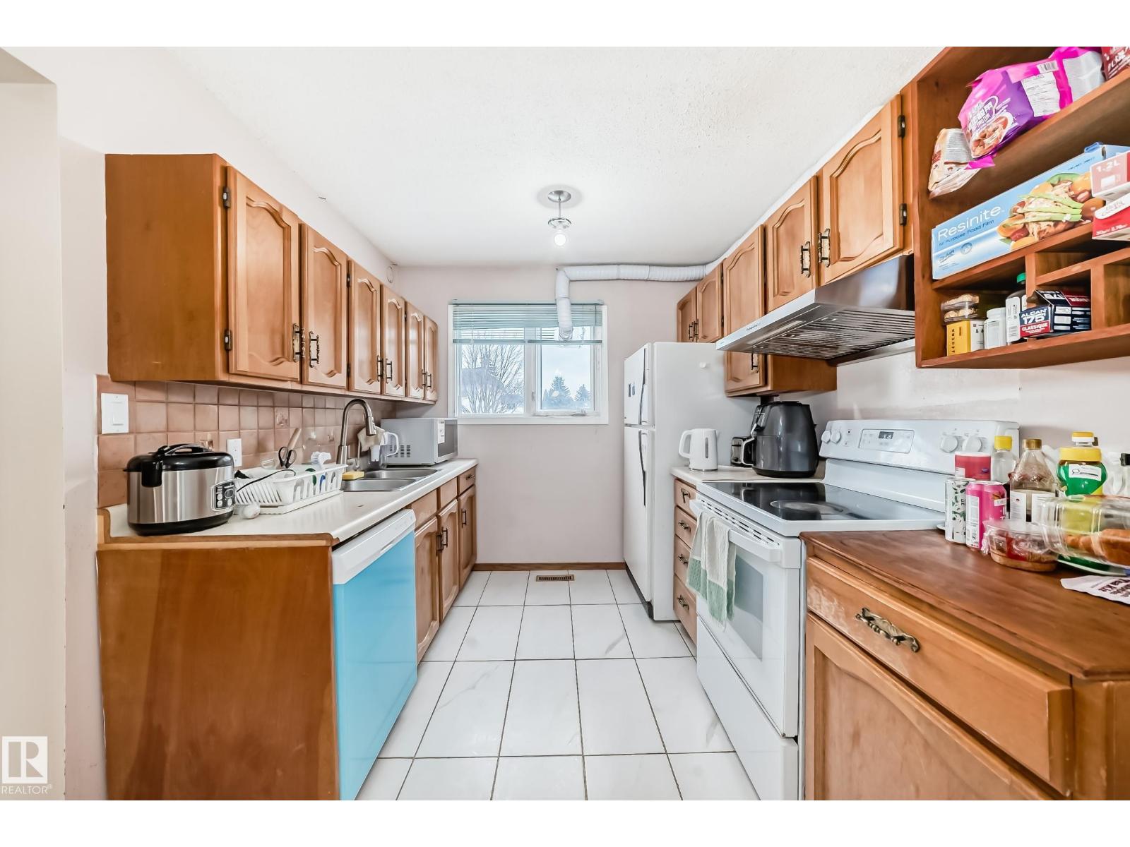 11393 22 AV NW - 5