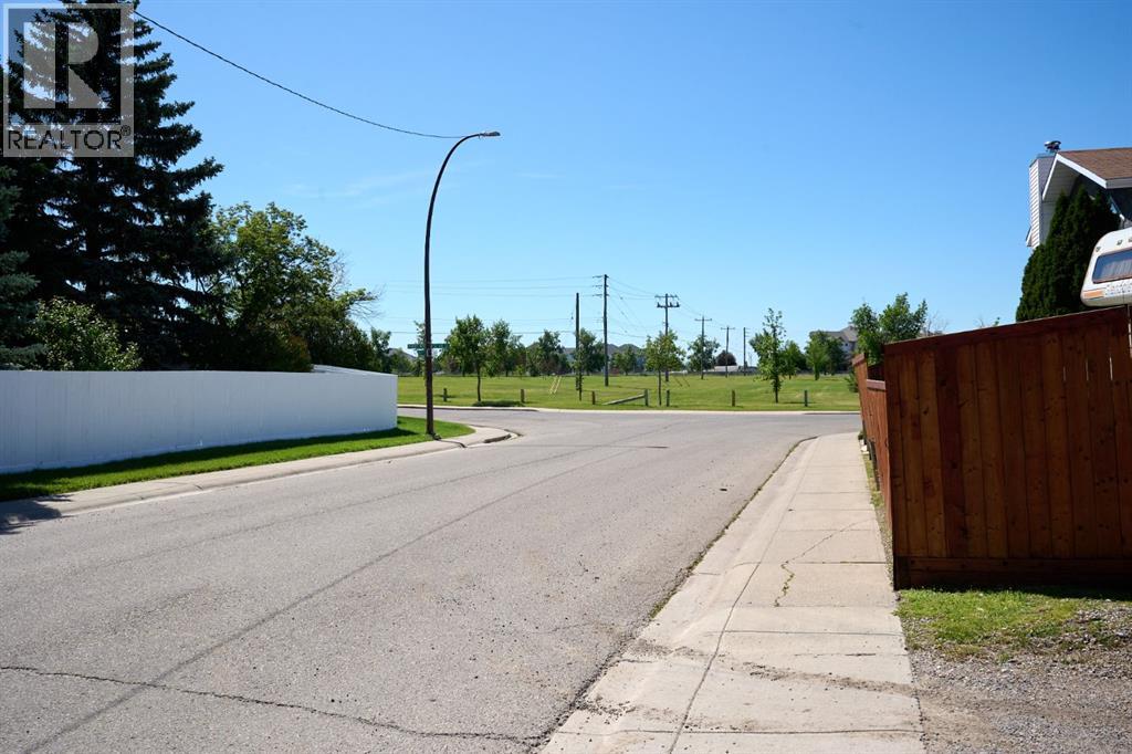 Single Family House 3 Level for Sale in  Penrith Crescent SE Penbrooke Meadows Calgary 