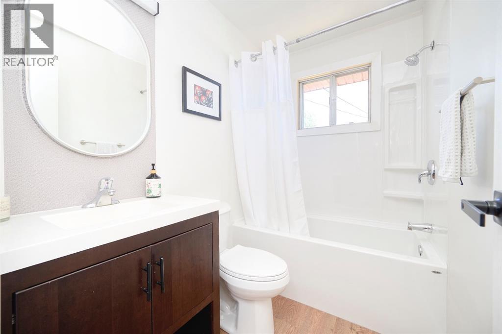 Single Family House 3 Level for Sale in  Penrith Crescent SE Penbrooke Meadows Calgary 