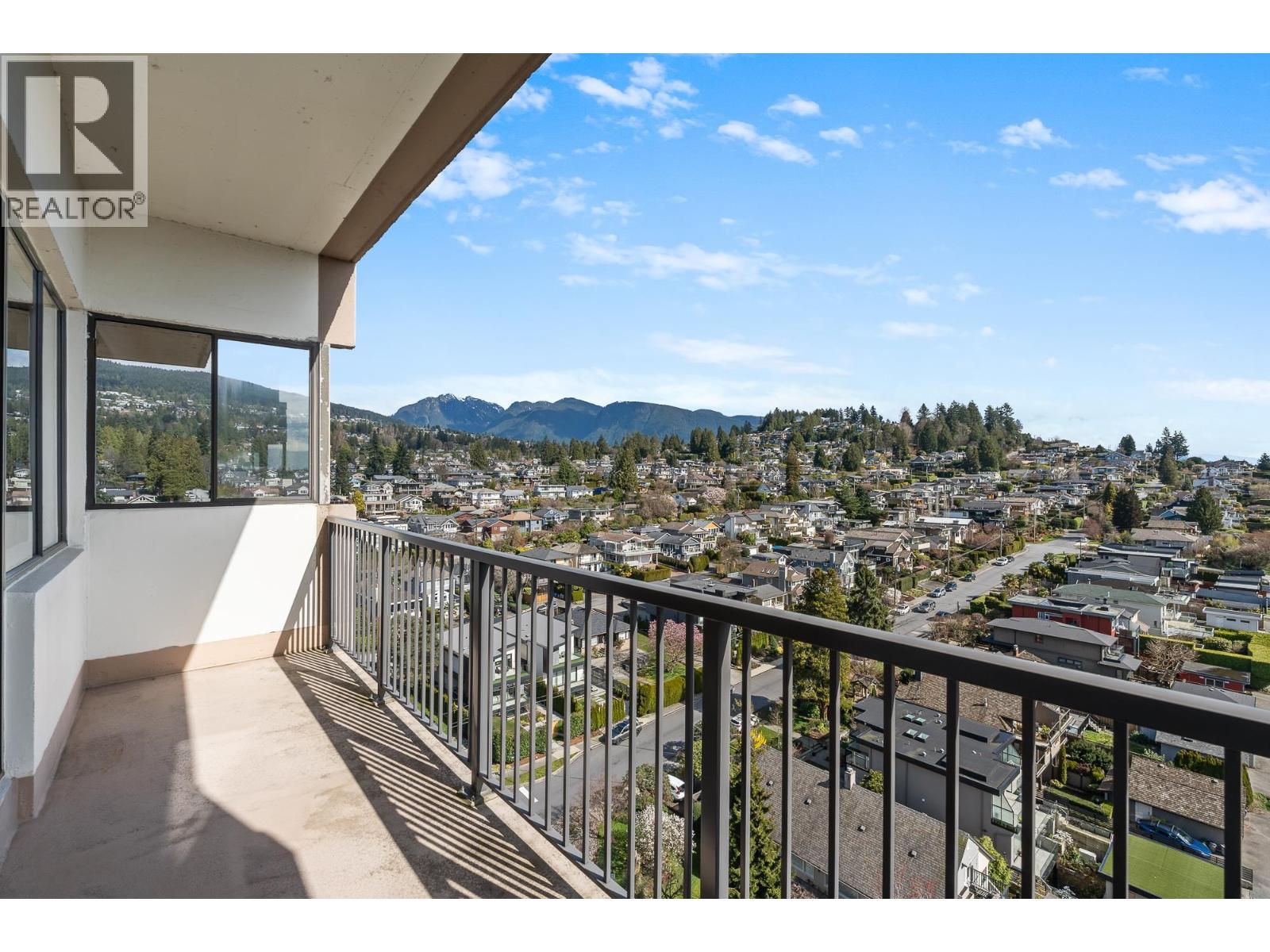 1405 555 13TH STREET, West Vancouver
