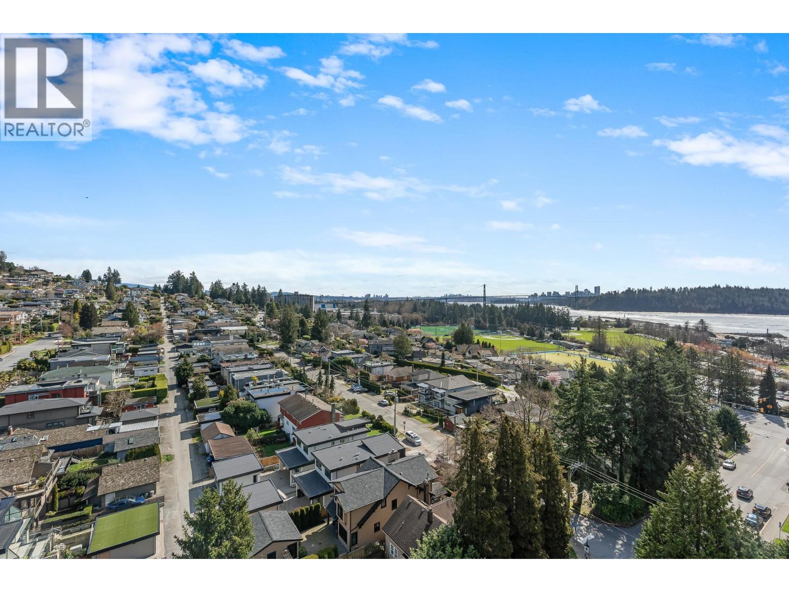 1405 555 13TH STREET, West Vancouver