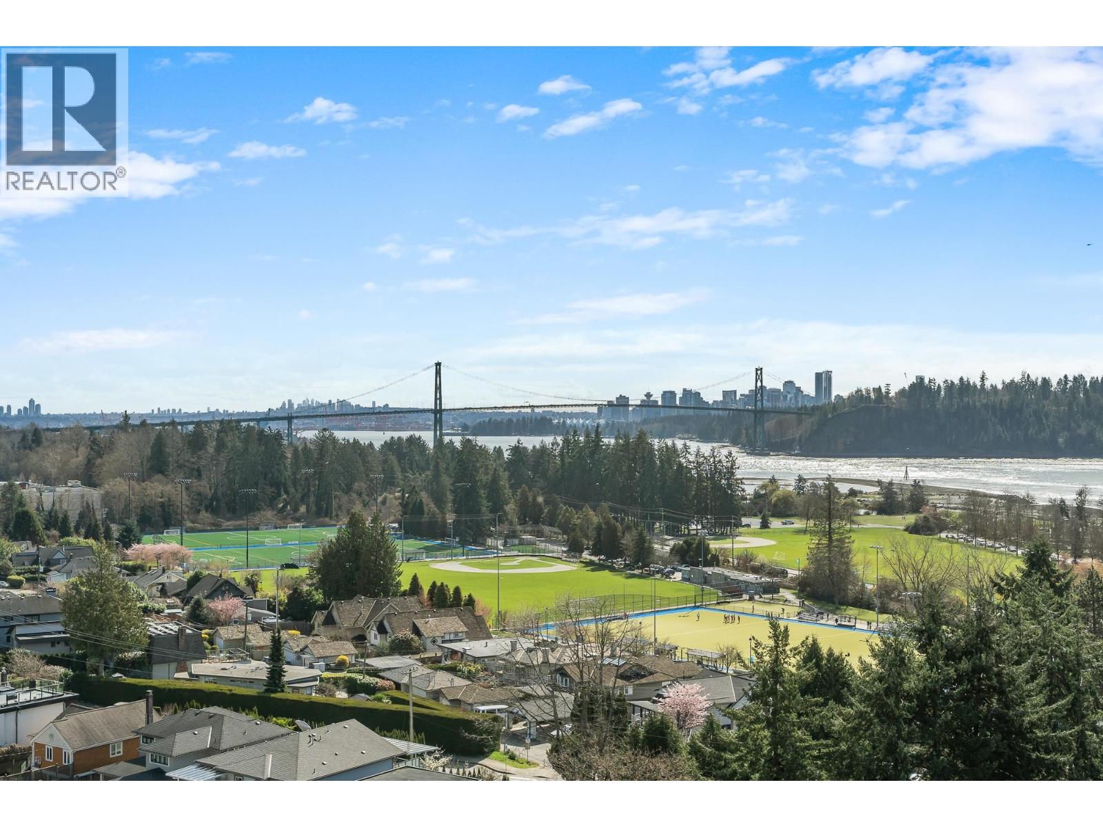 1405 555 13TH STREET, West Vancouver