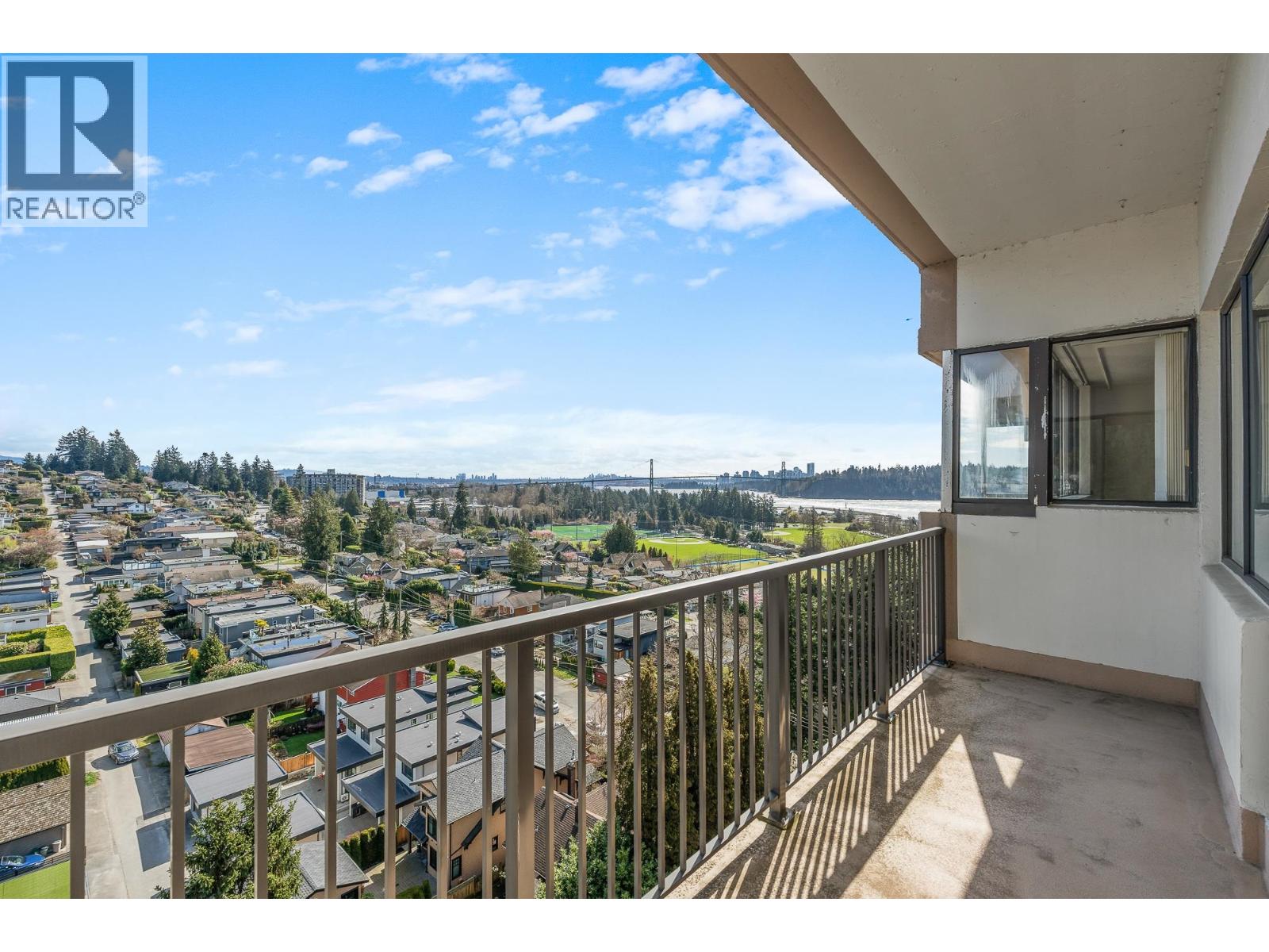1405 555 13TH STREET, West Vancouver