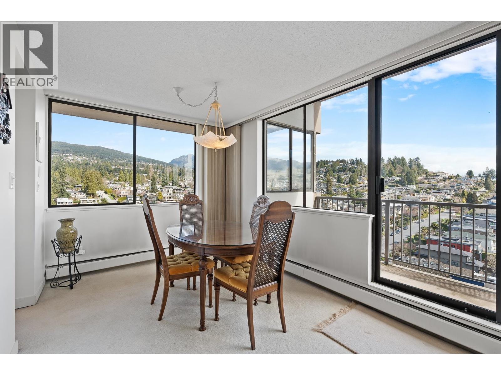 1405 555 13TH STREET, West Vancouver