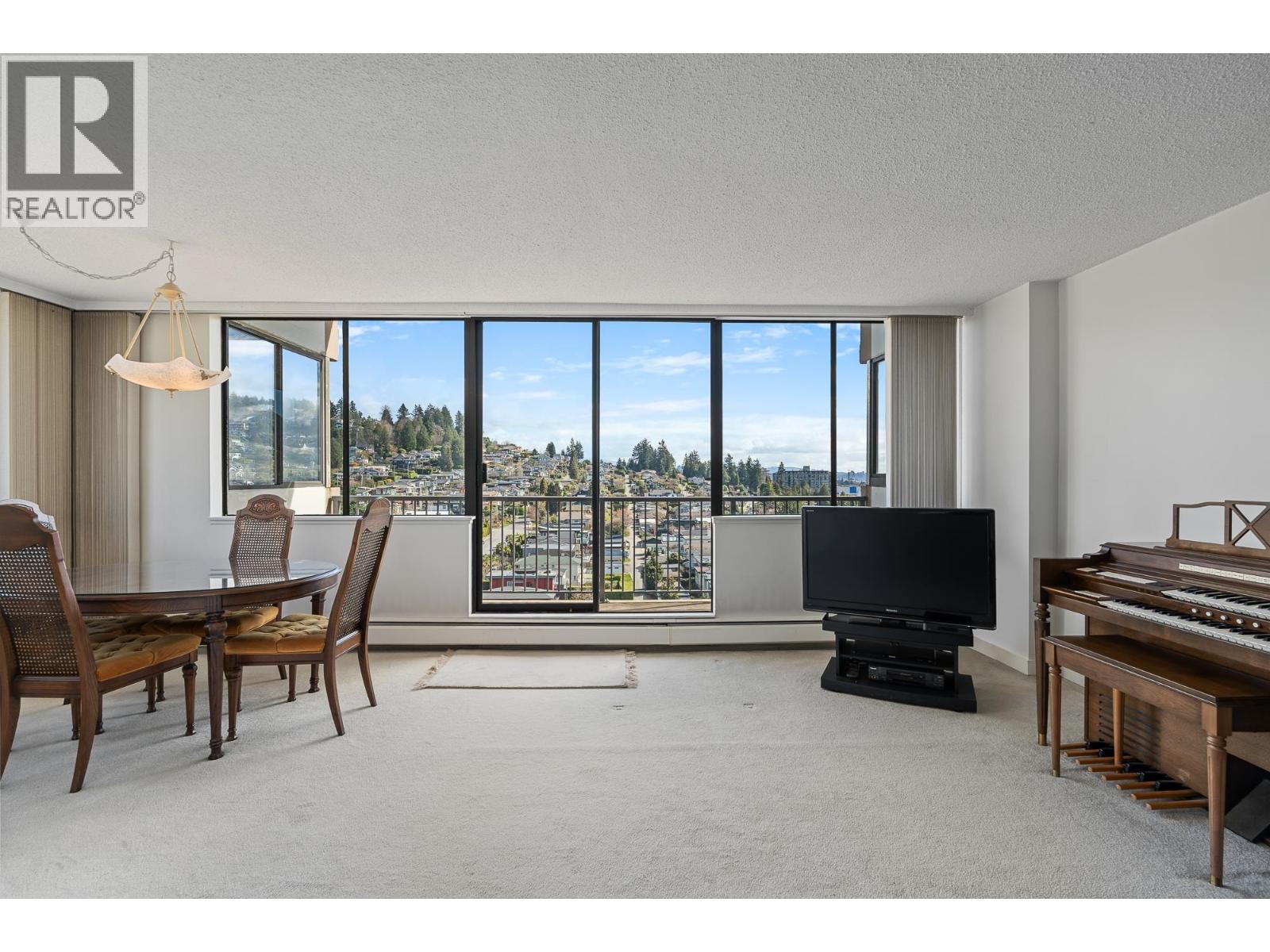 1405 555 13TH STREET, West Vancouver