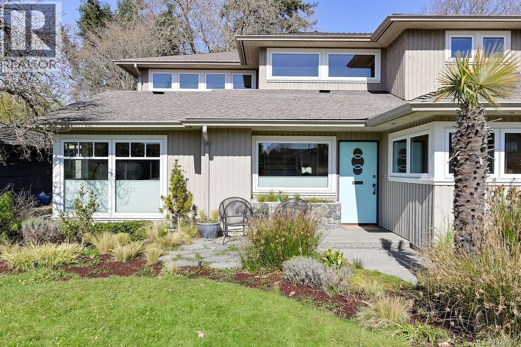  1866 Taylor Street, Saanich