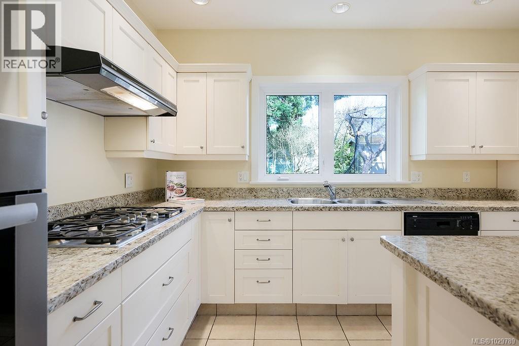  1866 Taylor Street, Saanich