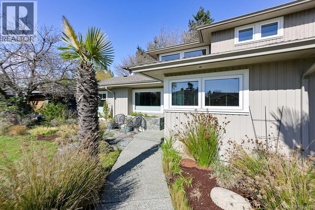  1866 Taylor Street, Saanich