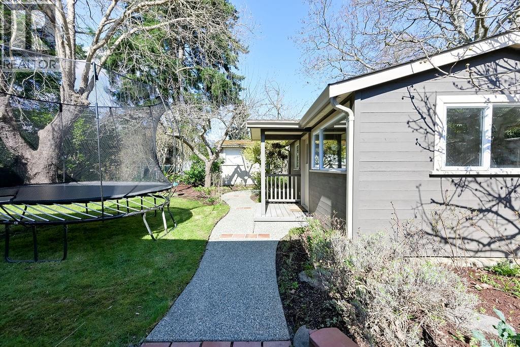  1866 Taylor Street, Saanich