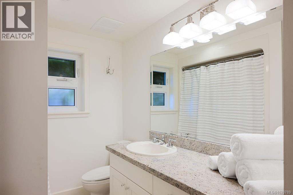  1866 Taylor Street, Saanich