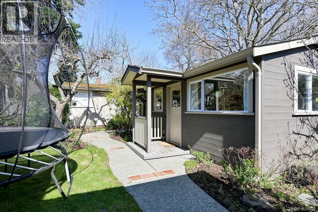  1866 Taylor Street, Saanich