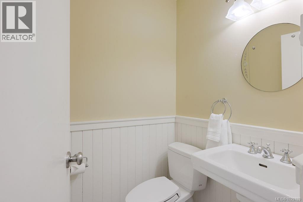  1866 Taylor Street, Saanich