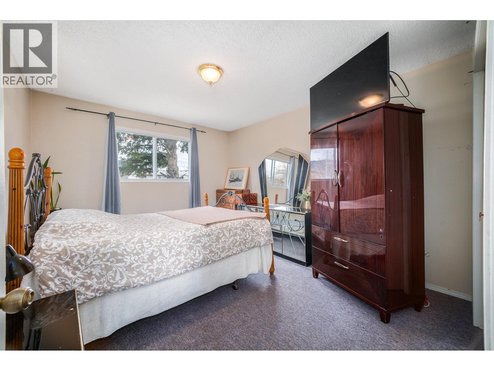 495-497 Gramiak Road, Kelowna