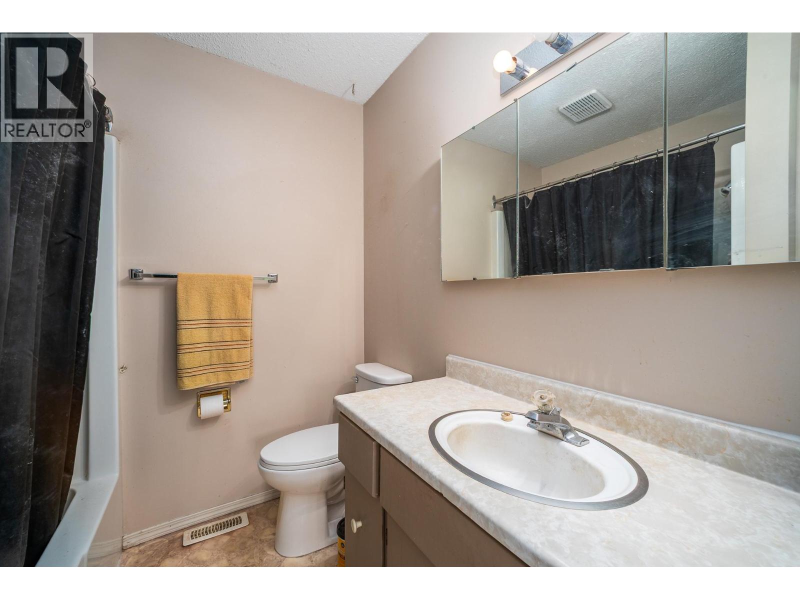 495-497 Gramiak Road, Kelowna