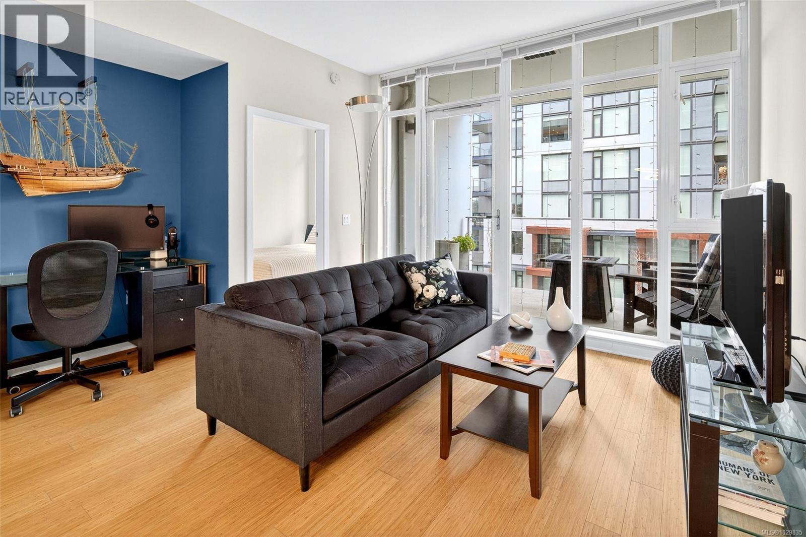 308 373 Tyee Road, Victoria