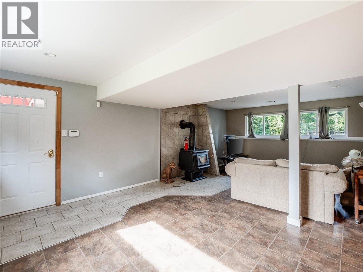 1055 WHITE Road, South Slocan