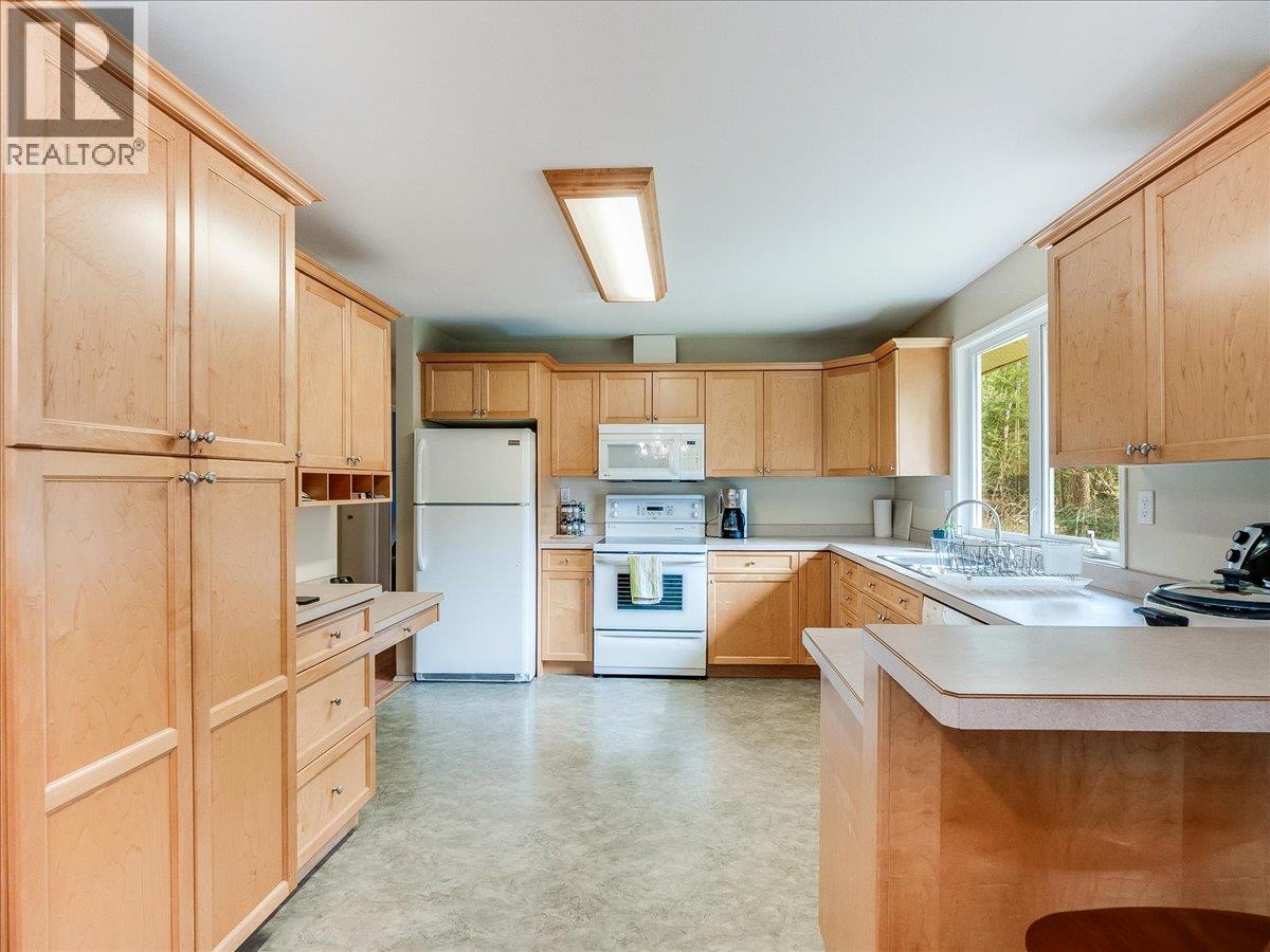 1055 WHITE Road, South Slocan