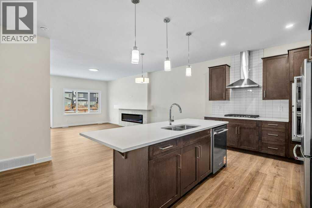 Single Family House for Sale in  Wolf Hollow Manor SE Wolf Willow Calgary 