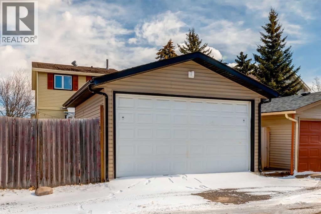 Single Family House for Sale in  Erin Woods Drive SE Erin Woods Calgary 