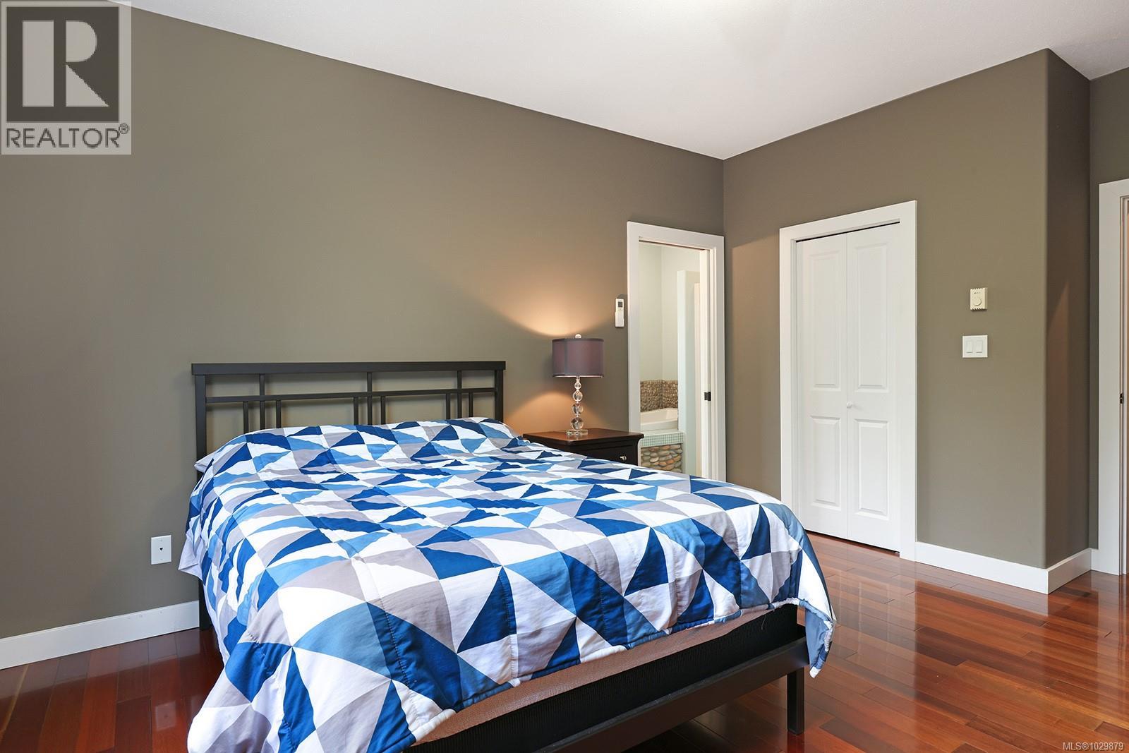 2228 SWALLOW CRES - 21