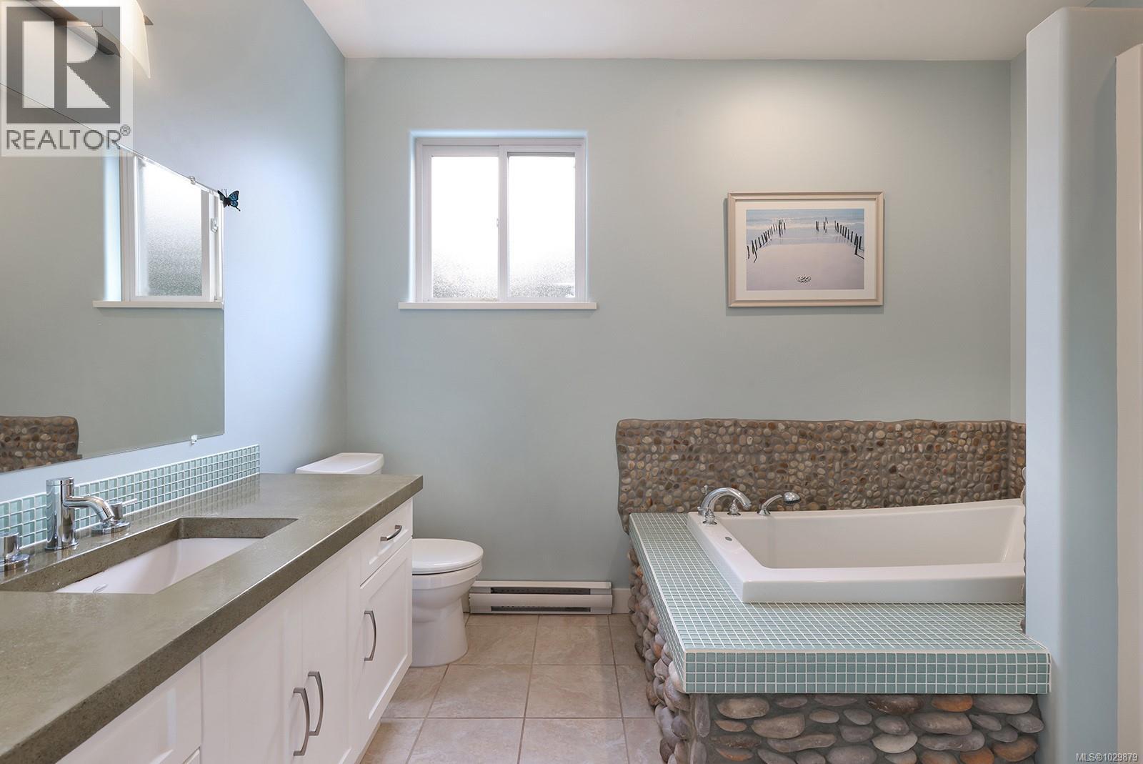 2228 SWALLOW CRES - 22