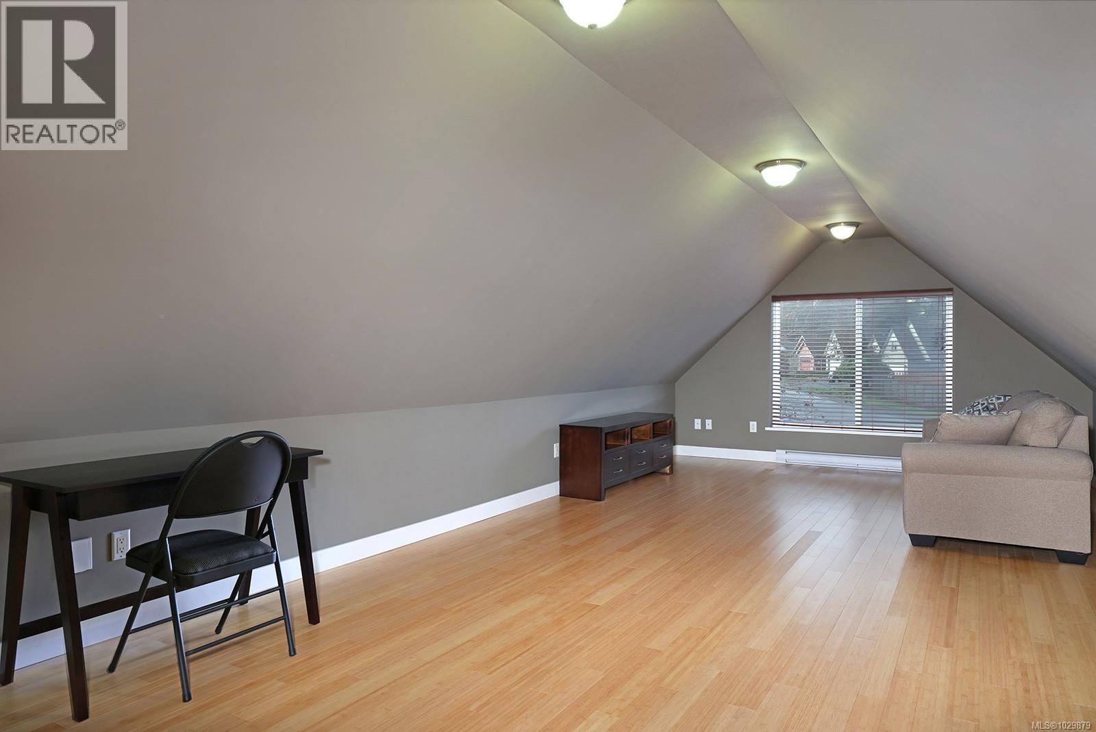 2228 SWALLOW CRES - 29