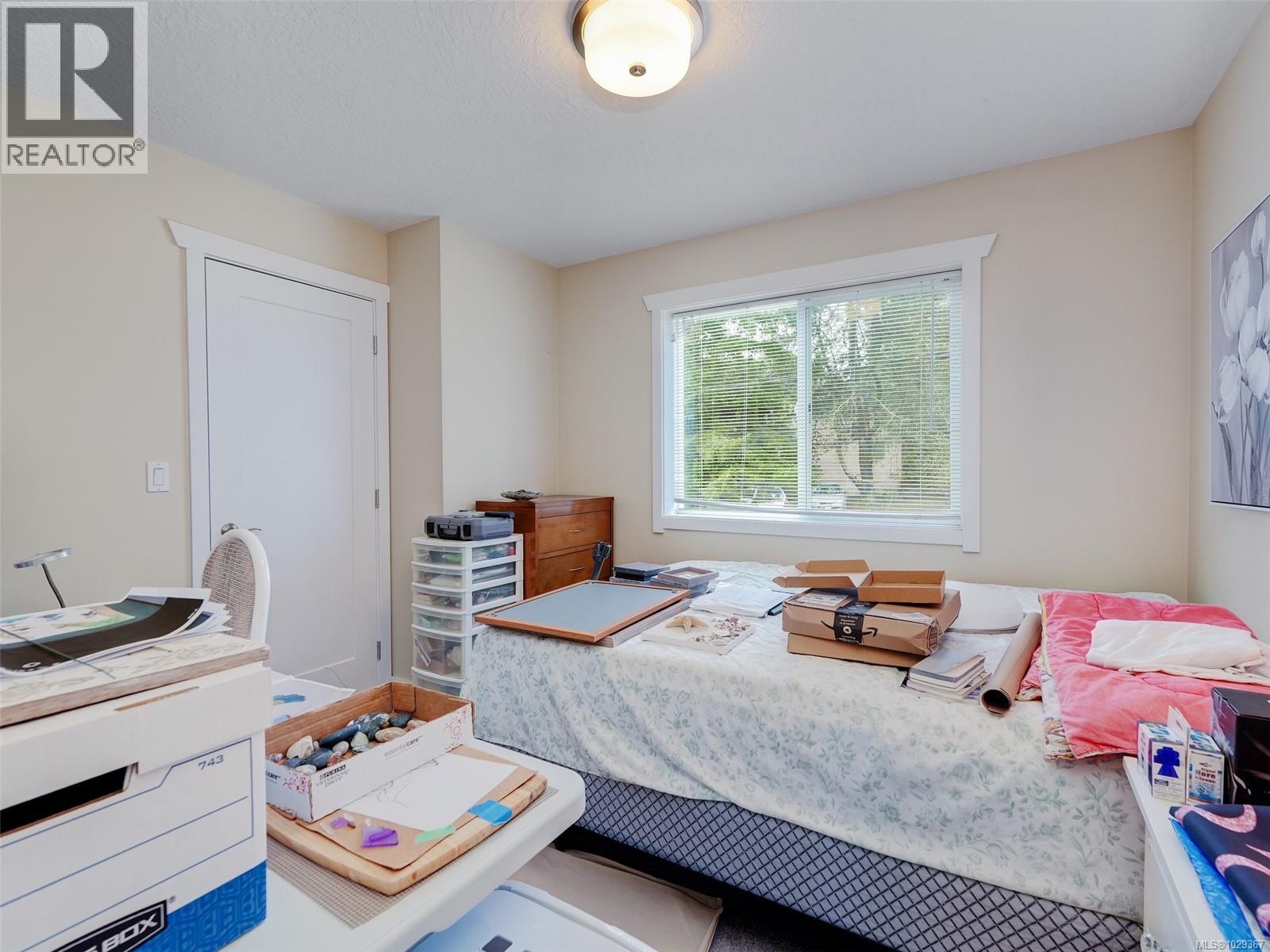 2099 MAPLE AVE S - 10