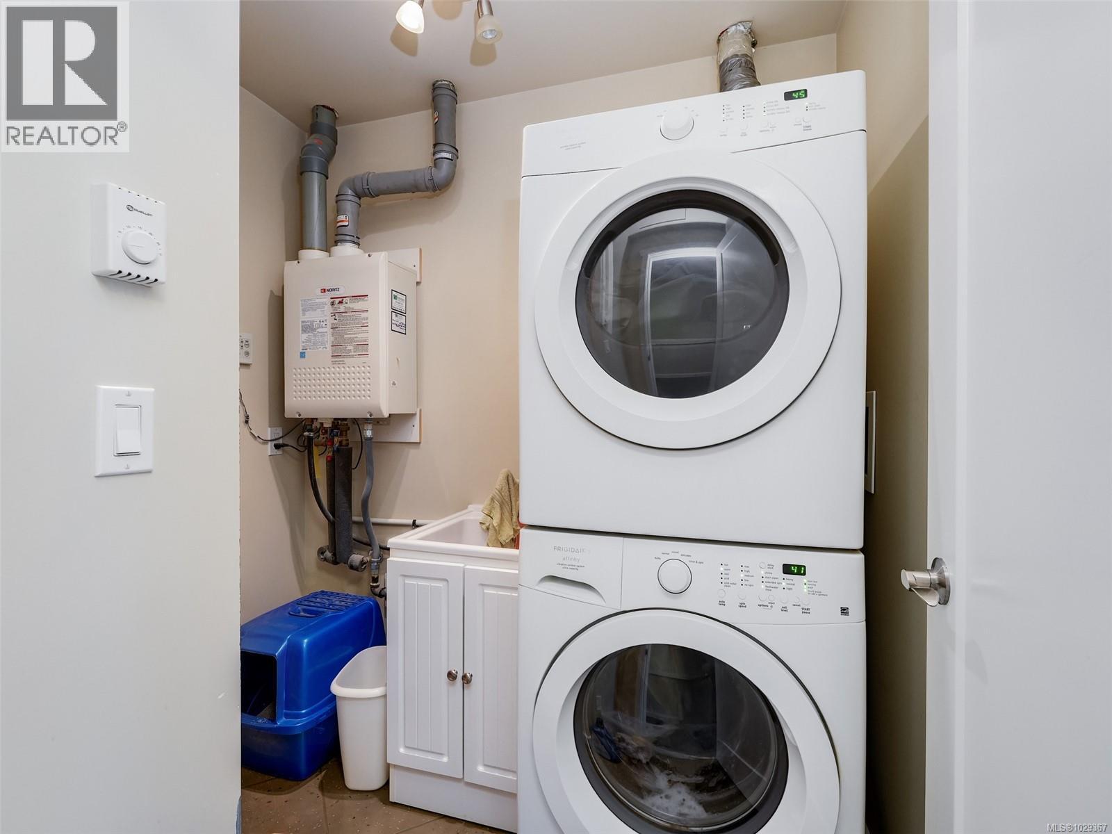 2099 MAPLE AVE S - 14