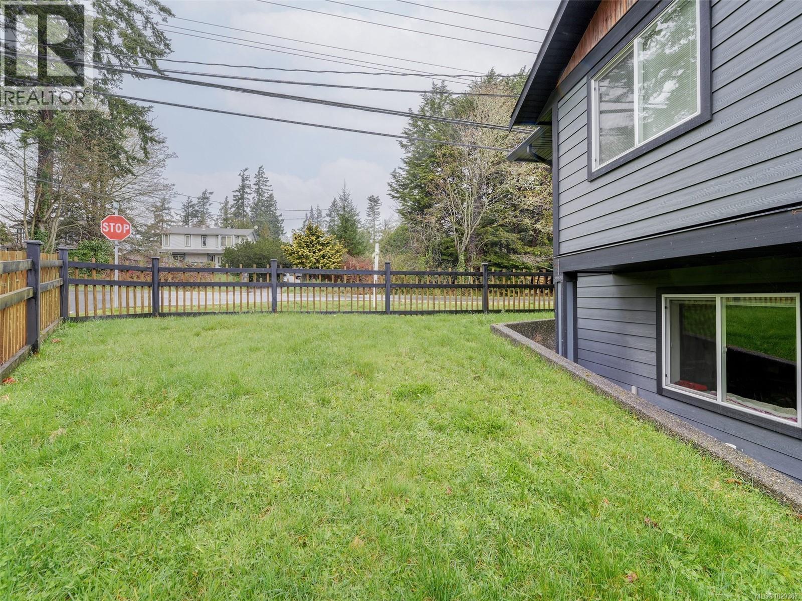 2099 MAPLE AVE S - 16