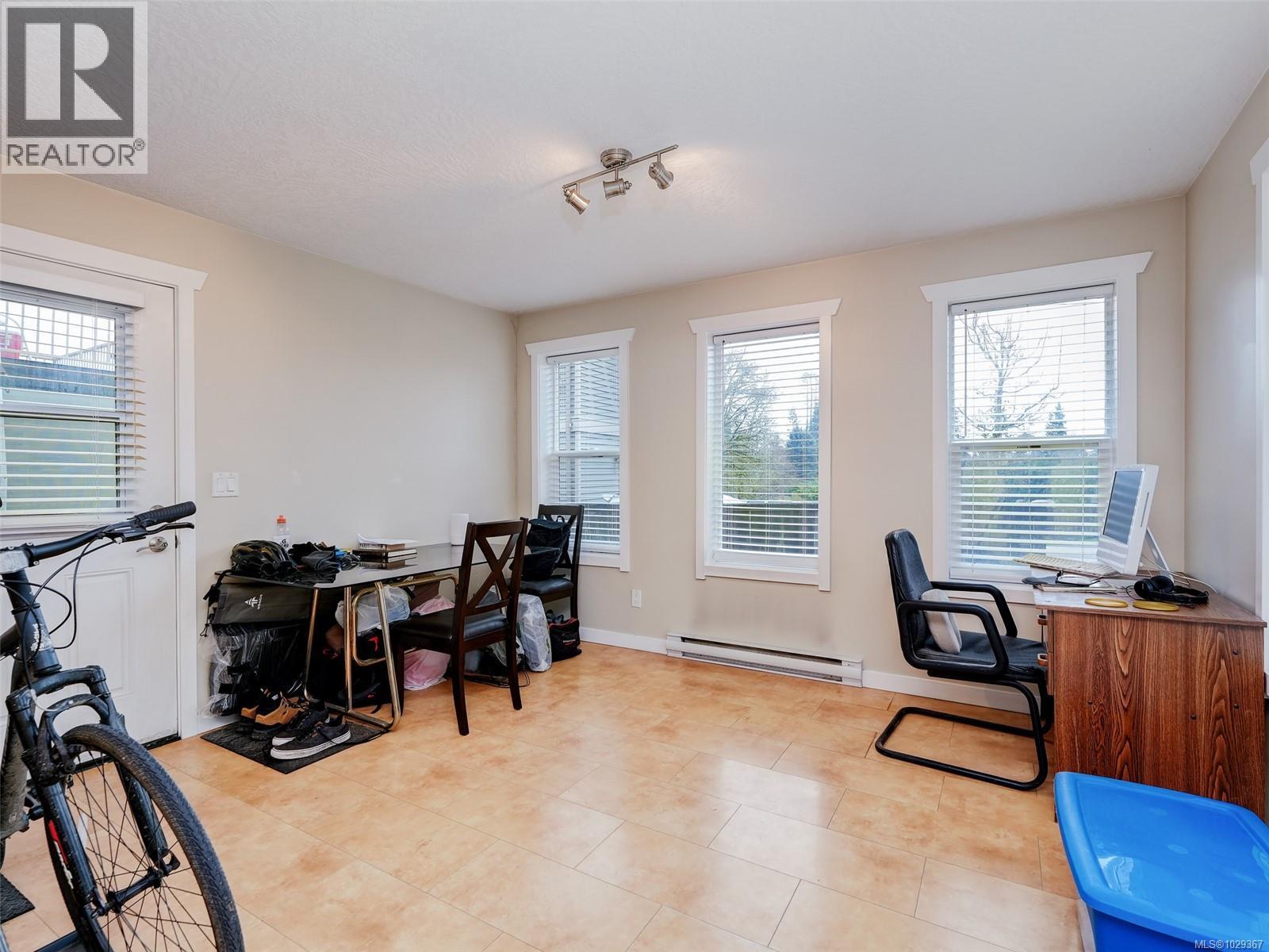 2099 MAPLE AVE S - 17