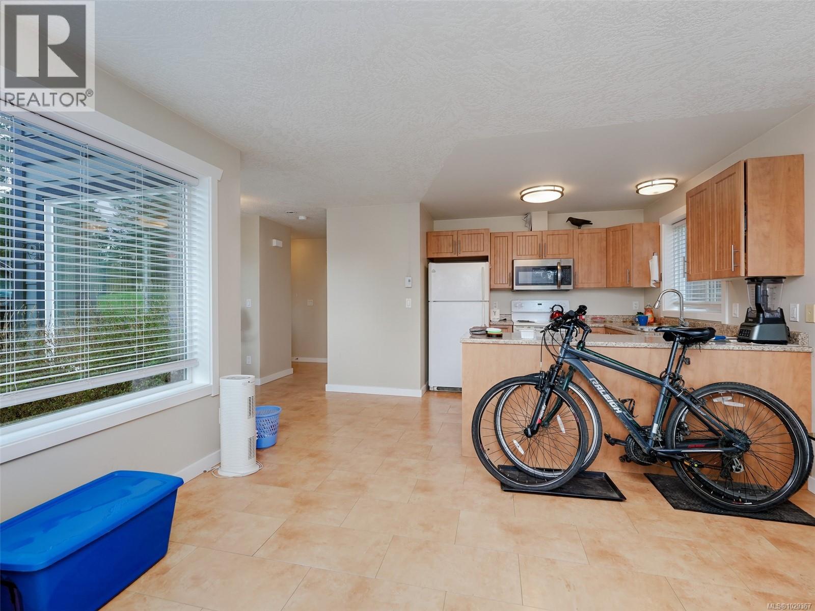 2099 MAPLE AVE S - 18