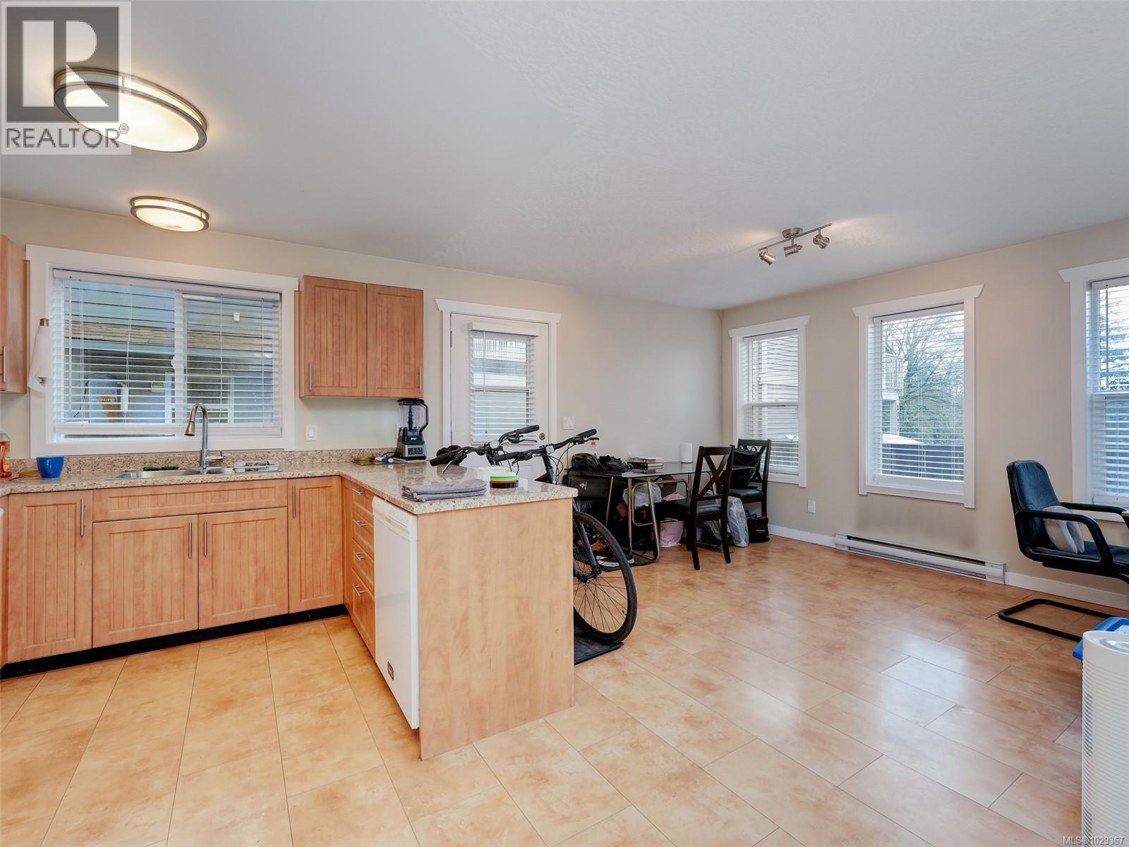 2099 MAPLE AVE S - 19